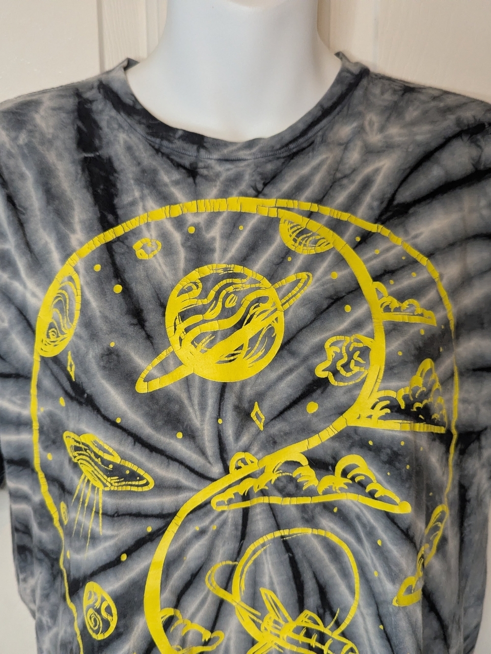 INTO THE AM Graphic Tee Mens Medium M Cosmic Balance Celestial Yin Yang Tie Dye - Picture 3 of 10